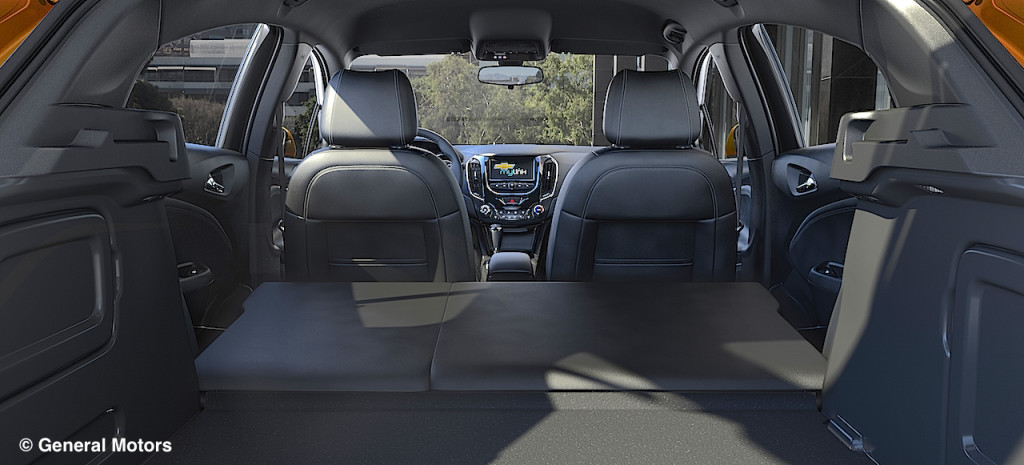 The 2017 Cruze Hatch offers the design, engineering and technological advancements of the 2016 Cruze sedan in a functional, sporty package with added cargo space.